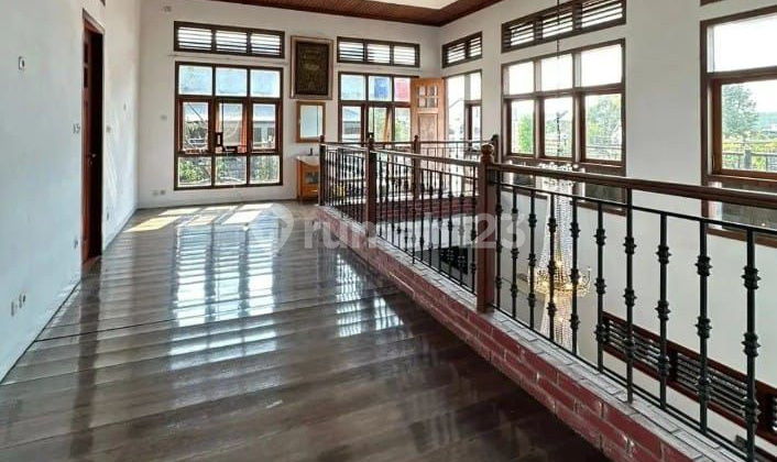 Bintaro Jaya Rumah Tropis Bagus Living Room Dan Taman Sangat Luas Atap Baja Ringan Kamar Besar Bintaro Jaya Rumah Tropis Bagus Living Room Dan Taman Sangat Luas Atap Baja Ringan Kamar Besar