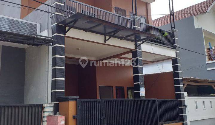 Rumah 2 Lantai Bagus di Harapan Indah, Bekasi B0135  1