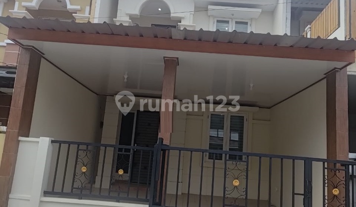 Sewa Rumah Cantik di Cluster Harapan Indah Bekasi (C1058)