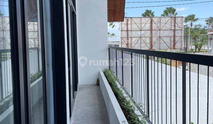 Rumah Villa Vila Baru Furnished SHM di Canggu, Badung 2