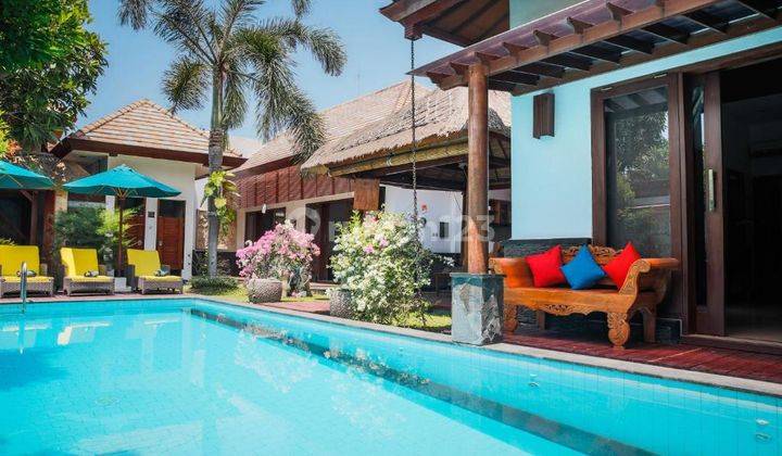 Villas in Seminyak, Kuta, Badung. 500 Meters to Seminyak Beach 2