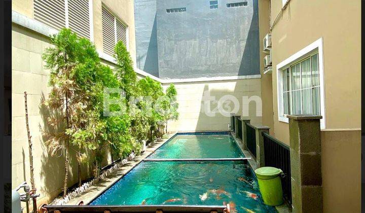 RUMAH DENGAN KOLAM RENANG CLUSTER ONYX  ALAMSUTERA TANGERANG 2