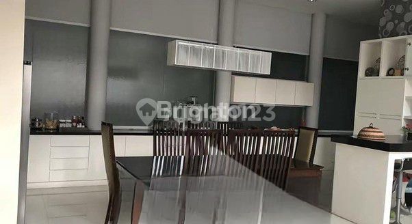 Rumah Full Furnish , 3 1/2 Lantai di Tangerang 2
