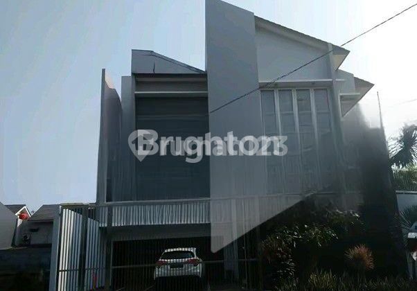 Rumah Full Furnish , 3 1/2 Lantai di Tangerang