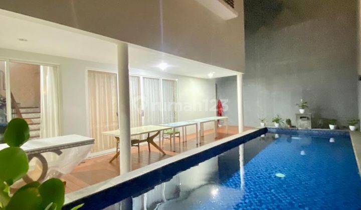 Hunian Mewah Plus Private Pool Graha Natura, Surabaya 1