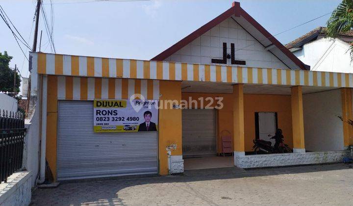 Di Jual Rumah Dengan Konsep Peruntukan Bisnis Atau Usaha. Lokasi di Jalan Utama Barat Sungai Kota Kediri. Berada di Lingkungan Beberapa Sekolahan Ternama di Kota Kediri. Akses Sangat Mudah Dijangkau Dan Tempat Parkir Sangat Luas di Veteran, Kediri 1