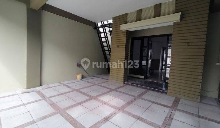 Rumah 2 Lantai di Central Park Ahmad Yani, Surabaya 2