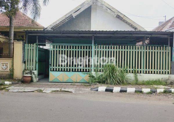 Rumah Tengah Kota, Cocok Untuk Usaha di Adi Sucipto, Kediri 1