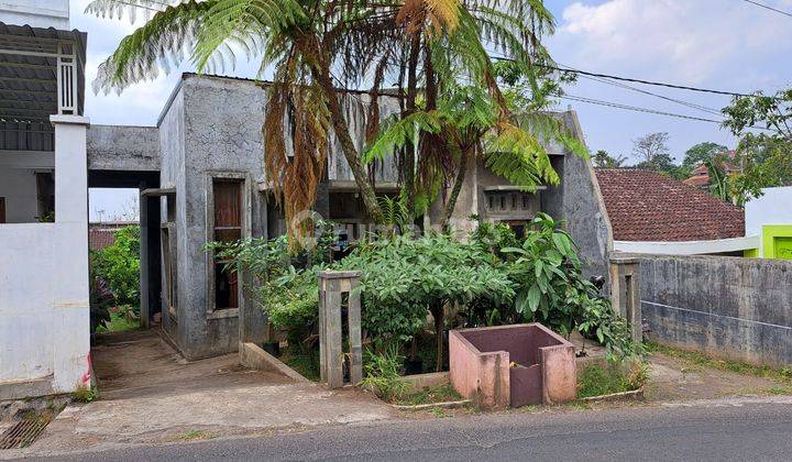 Rumah Pinggir Jalan Dau di Semanding , Malang 1