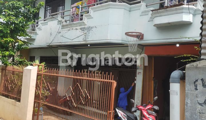 RUMAH  BESAR 2 LANTAI PLUS KONTRAKAN 2
