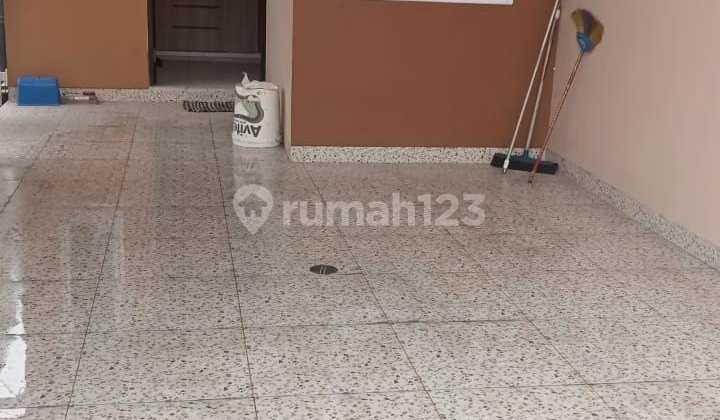 Rumah Hook 2 Lantai Simprug Poris 2