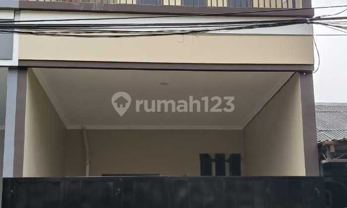 Rumah 2 Lantai Simprug Poris