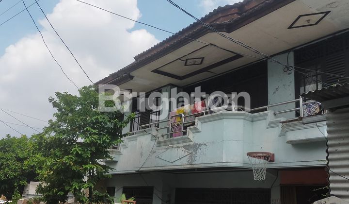 RUMAH  BESAR 2 LANTAI PLUS KONTRAKAN