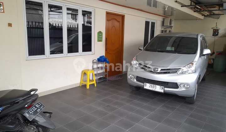 Two-Story House in Mangga Besar, Strategic Location 2