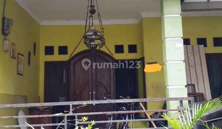 Rumah Strategis Harga Menarik  Di Graha Raya 2