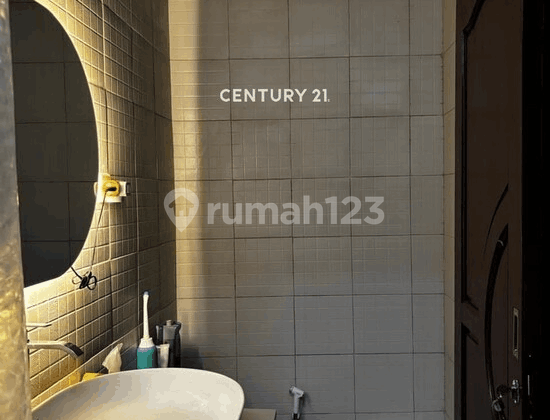 Disewakanthn Rumah Strategis Harga Menarik di Pesanggrahan 2