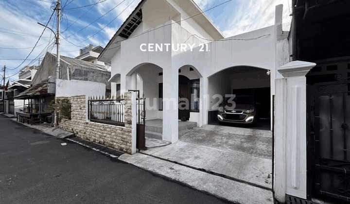 Disewakanthn Rumah Strategis Harga Menarik di Pesanggrahan 1