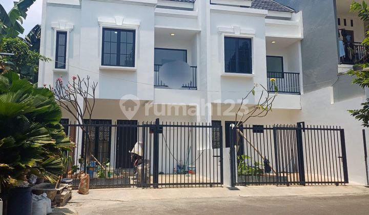 Luxury Strategic Ready-to-Occupy House for Sale in Sector 9