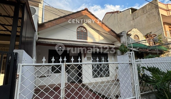 Dijual Rumah Strategis Harga Menarik di Bintaro Sektor 5