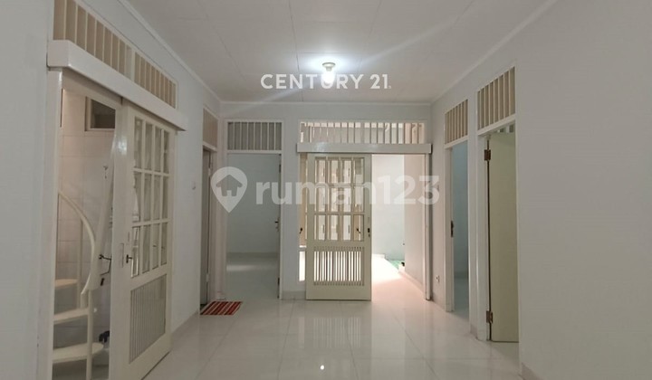 For Rent Ready-to-Occupy House in Bintaro Sector 2 Near Feeder Bus Station For Rent Ready-to-Occupy House in Bintaro Sector 2 Near Feeder Bus Station