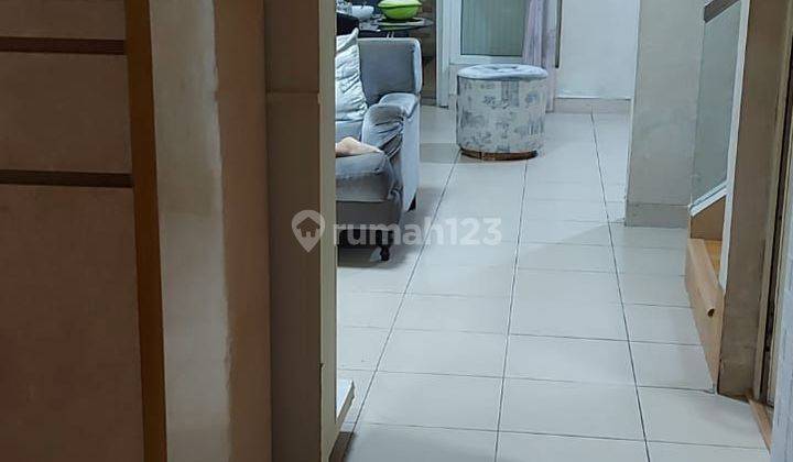 Dijual Rumah 2.5 Lantai Siap Huni Rapi Semi Furnished 1