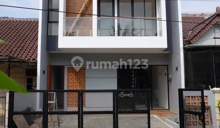 For Sale: Modern Minimalist Style House in Villa Bintaro Indah