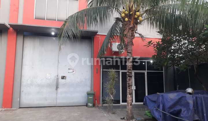 Nice Warehouse for Rent 300 m2 OPPOSITE STARBUCKS Cipondoh, Tangerang