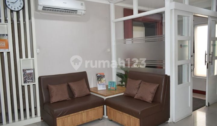 Di jual GEDUNG  4 LANTAI CIKINI LT 390 m²