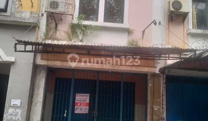 Sewakan ruko permata niaga 3 pinggir jalan raya Boulevard komp perumahan Taman Royal. 2