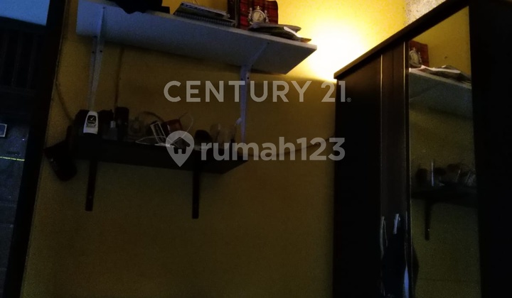 kamar tidur rumah 2 lantai dekat tol
