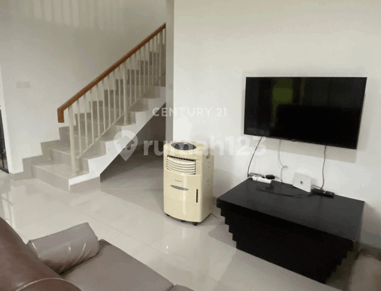 Ready-to-Occupy Hook House Near Toll Road in Rancamaya Golf Estate 2