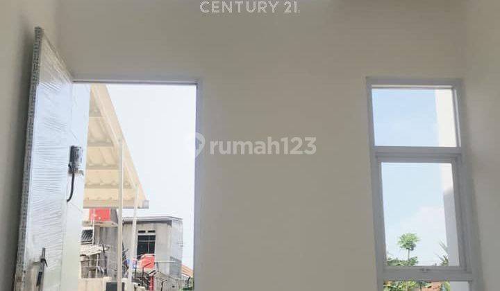 ruang tamu rumah cantik dekat tol di