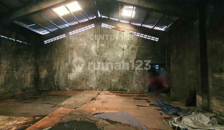 Land and Warehouse Area near the Station and City Center on Jl Paledang Bogor Land and Warehouse Area near the Station and City Center on Jl Paledang Bogor