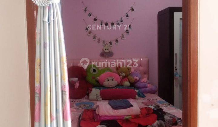 kamar tidur rumah dekat tol di perumahan