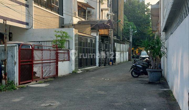 Rumah Butuh Renovasi SHM di Mangga Besar, Bawah Njop 2