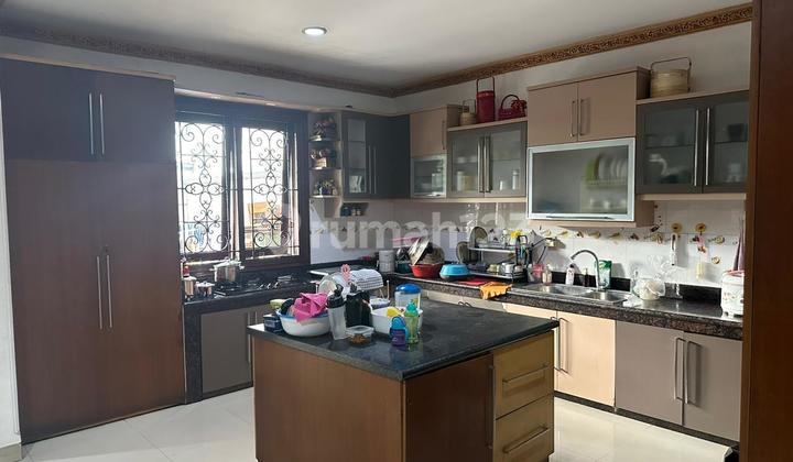 Sunter Agung Classic Luxury House, 3 Floors 2