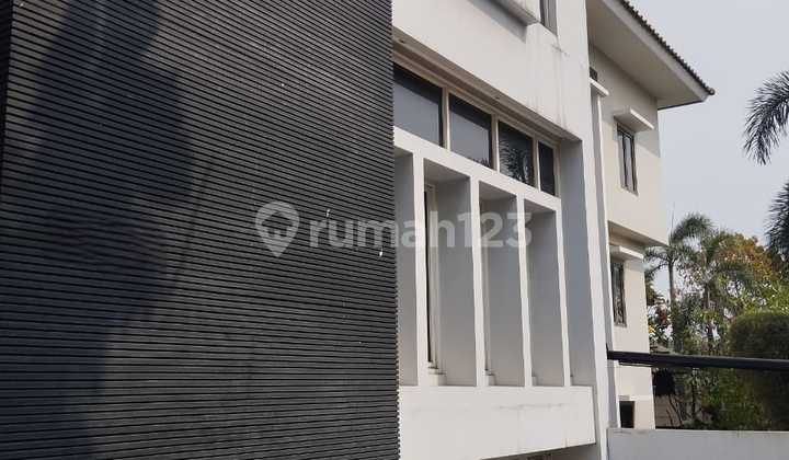 Rumah Kelapa Gading, Jakarta Utara Butuh Minim Renovasi Mewah Hoek Rumah Kelapa Gading, Jakarta Utara Butuh Minim Renovasi Mewah Hoek