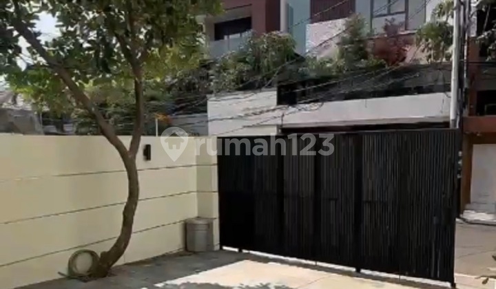 Rumah Bagus European Classic Cempaka Putih, Jakarta Pusat 2