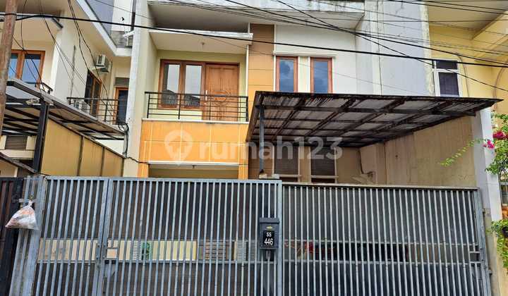 Affordable Duri Kepa House, West Jakarta, with Freehold Certificate Affordable Duri Kepa House, West Jakarta, with Freehold Certificate