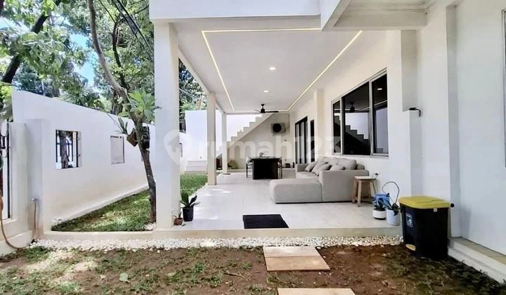 Rumah Senayan Mewah Hoek, Jakarta Selatan SHM 2