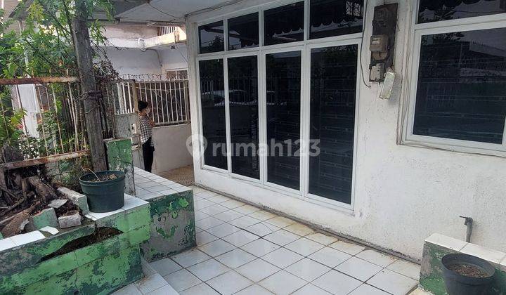 Rumah Butuh Renovasi SHM di Mangga Besar, Bawah Njop 1