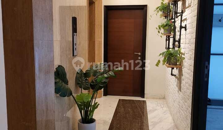 Best Unit!! Dijual Cepat The Peak Residence Apartement 3 BR Furnished