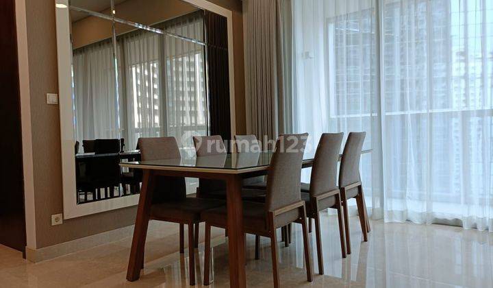 ruang makan luxurious apartemen anandamaya residences 2br