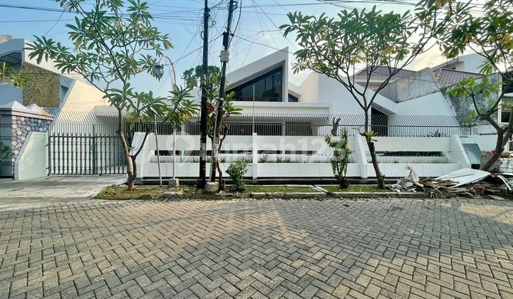 Manyar Kertoarjo Selling Strategically Located House in Favorite Residential Area Manyar Kertoarjo Selling Strategically Located House in Favorite Residential Area