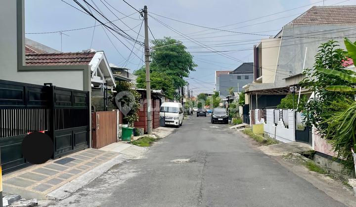 Nginden Intan Sells New Minimalist Row Houses with Wide Roads 2