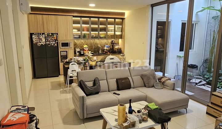 Grand Pakuwon Jual Rumah Modern Minimalis Semi Furnish Mewah 2