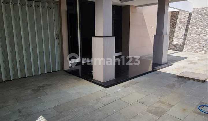 Dharmahusada Indah Selling One-Story Minimalist House Near Galaxy Mall Dharmahusada Indah Selling One-Story Minimalist House Near Galaxy Mall