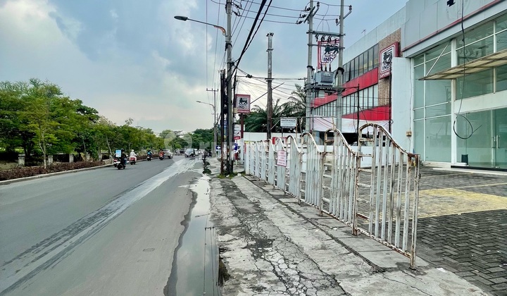 Arief Rachman Hakim Jual Ex Showroom Nol Jalan Raya Akses Merr Arief Rachman Hakim Jual Ex Showroom Nol Jalan Raya Akses Merr