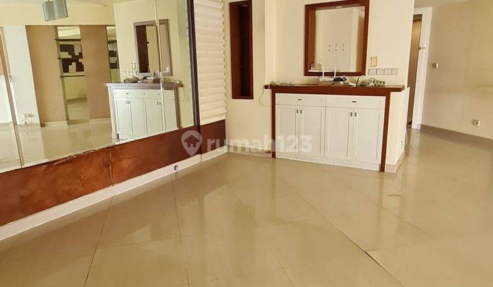 Dijual apt taman anggrek 3kt 146m semifurnish renovasi good view 1