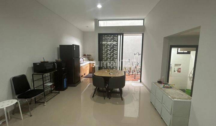 Rumah Kontrakan 2 Lantai Baru Furnished Lengkap Cluster Flora di Summarecon Bandung 1